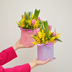 Тюльпаны, мимоза и мускари в коробочке. Корпоративные подарки на 8 марта. Цена от 10 шт.