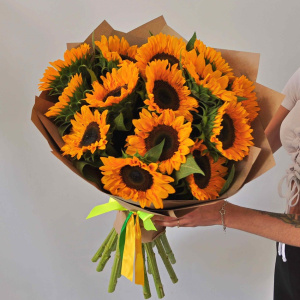 15 подсолнухов в крафте