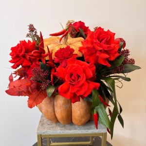 Цветы в тыкве! Французские розы в красном букете