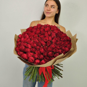 Бордовые (красные) розы в букете "Африканская страсть", 151 штучка