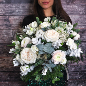 Пионовидные розы, нобилис и ранункулюсы в букете "Поймай Мечту"