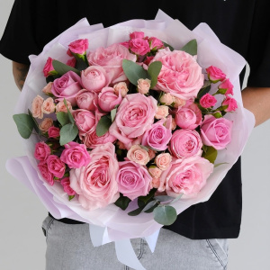 Пионовидные розы в нежном розовом букете "Amore Mio"