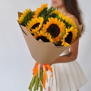 Моей львице. Дарите подсолнухи! Букет и шар
