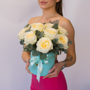 Ароматные пионовидные розы в коробочке