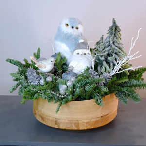 Новогодняя композиция из нобилиса с декором и сувенирами «Совиные сны»