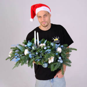 Шикарная новогодняя композиция из нобилиса со свечами "Frost Kiss"