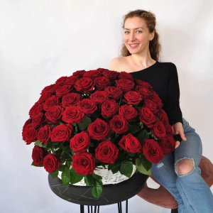 101 роза Россия (красные и ароматные) в корзине