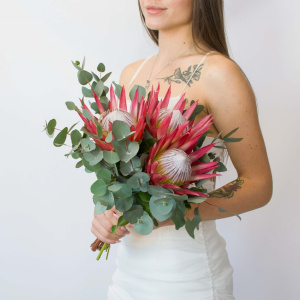 Букет для дерзкой невесты. Королевская протея и эвкалипт