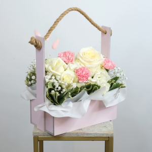 Гортензия и розы в ящичке «Нежность утренней росы»