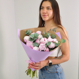 Пионы Сара Бернар, 15 штучек с эвкалиптом