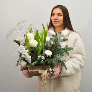 Нобилис, тюльпаны и лютики в композиции «12 месяцев»