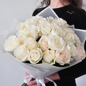 Белые розы Эквадор 25 штук, 60 см