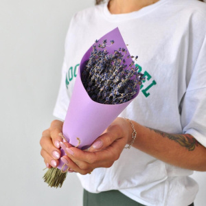 Лаванда, букетик в сиреневой упаковке