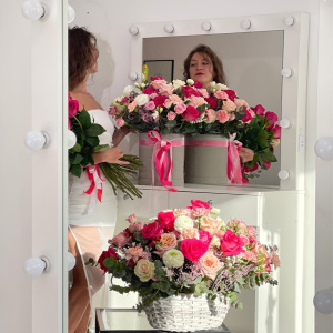 Комната цветов розы и пионы "Единственной и неповторимой"