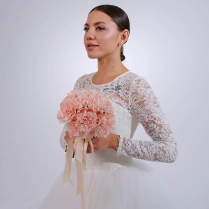 Кружевные персиковые диантусы в букете "Божественная красота"