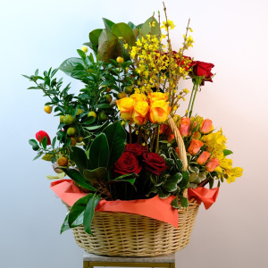 Подарочная корзина  - мандариновое дерево с цветами