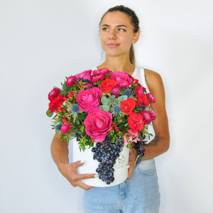 Ароматные розы Пинк Флойд в коробке "Сказки Осени"