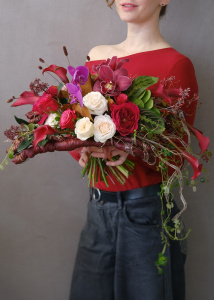 Авторский букет: каллы и орхидеи в букете "Сантанико"