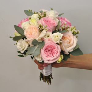 Букет невесты с пионовидными розами в розовых оттенках "Грация"