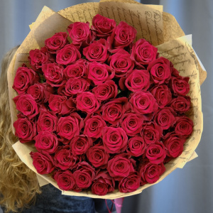 Монобукет розы Эквадор красные 90 см, 49 штук