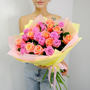 Персиковые и розовые розы 60 см, 25 штучек "Волшебный микс"