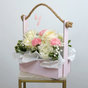 Гортензия и розы в ящичке «Нежность утренней росы»