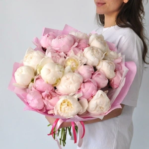 Крупные и ароматные пионы, 25 штучек с вазой