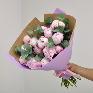 Пионы Сара Бернар, 15 штучек с эвкалиптом