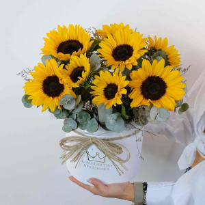 Подсолнухи в коробке «Подарю тебе Солнце»