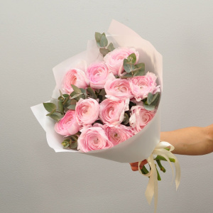 Нежные ранункулюсы, 11 штучек с эвкалиптом