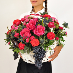 Ароматные розы Пинк Флойд в корзине "Сказки Осени"