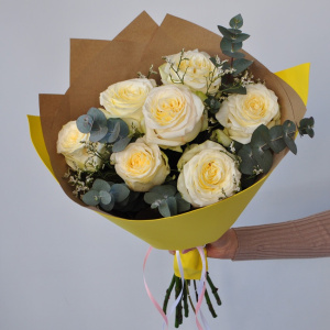 Пионовидные ароматные розы "Для роскошной блондинки"