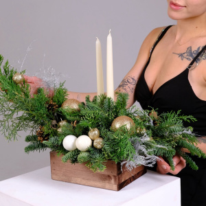 Новогодняя композиция из нобилиса со свечами "Золотые мечты Зимы"