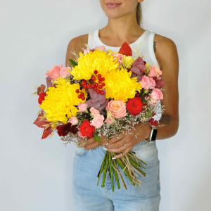 Жёлтые хризантемы в букете "Красавица Осень"