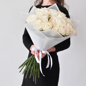 Белые розы Эквадор 25 штук, 60 см