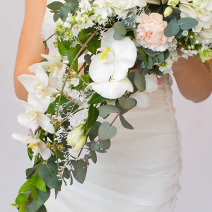 Каскадный букет невесты с орхидеями. Для истинной принцессы