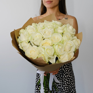 25 белых роз Россия, 60 см
