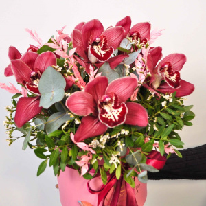 Букет в коробке «Дикая орхидея»