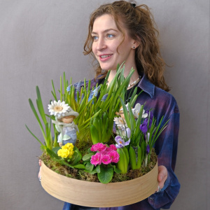 Садик с первоцветами: крокусы, мускари, нарциссы и примула "Цветочный хоровод"