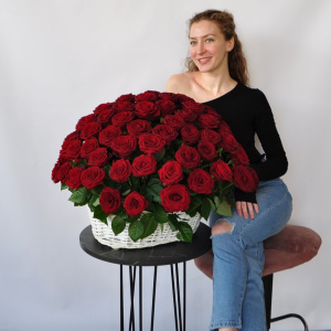 101 роза Россия (красные и ароматные) в корзине