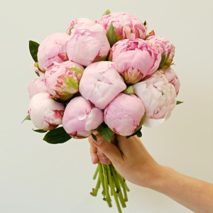 Букет невесты с розовыми пионами Сара Бернар 