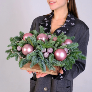 Композиция из нобилиса в деревянном ящичке "Зимнее мерцание"