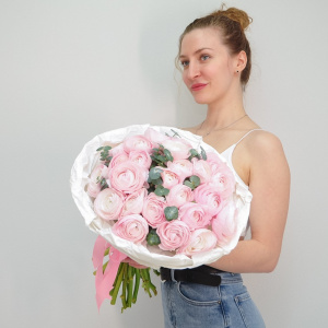 Ранункулюсы, 25 штучек с эвкалиптом